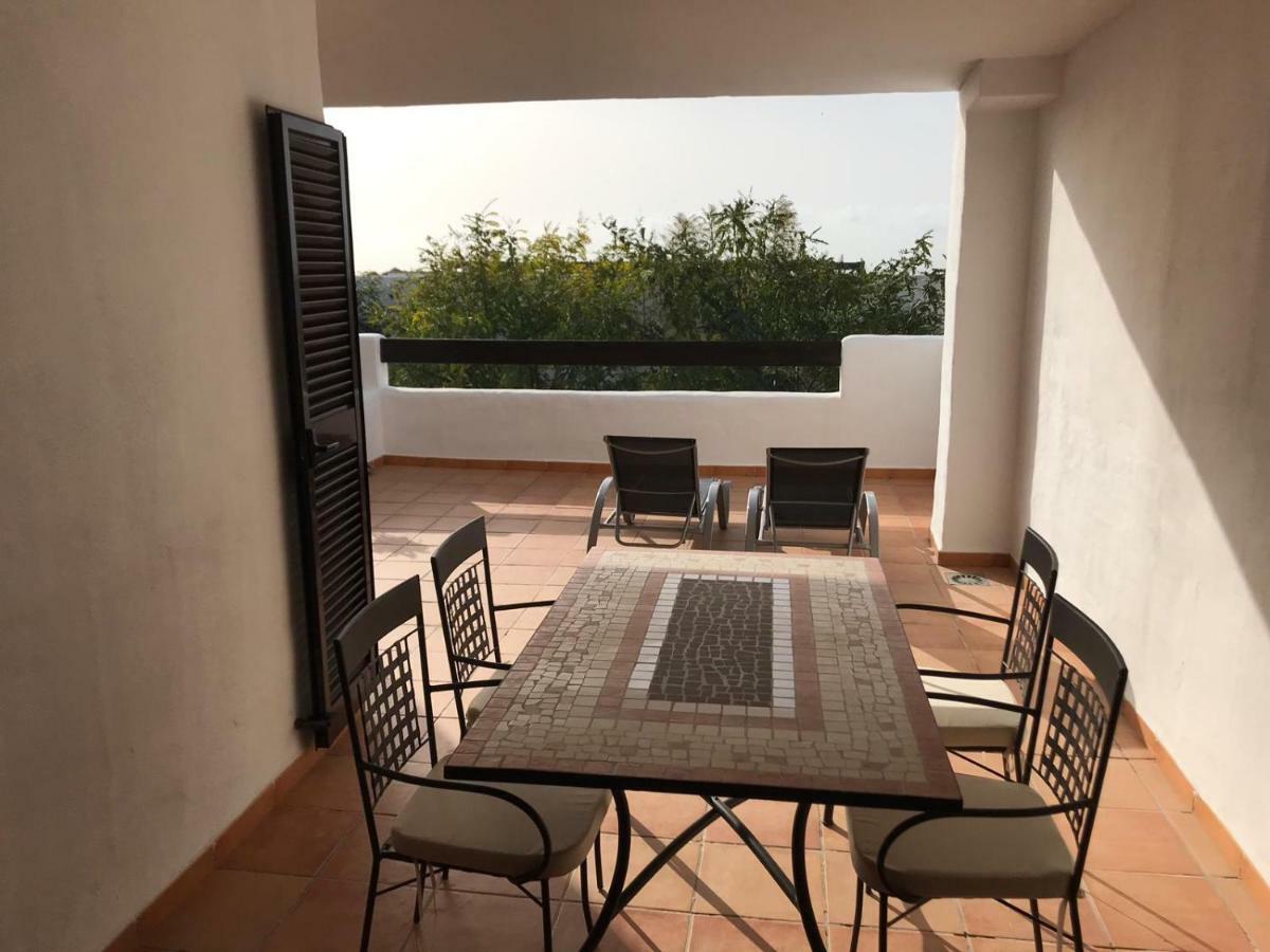 Luxury Apartment Set In Dona Julia Golf Course กาซาเรส ภายนอก รูปภาพ
